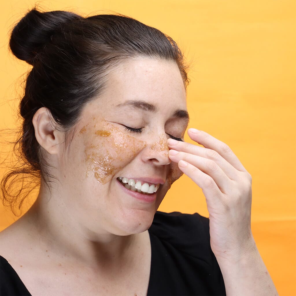 Citrenis Clean and Bright Skin-Buffing Gelly Face Scrub A Modernica Naturalis