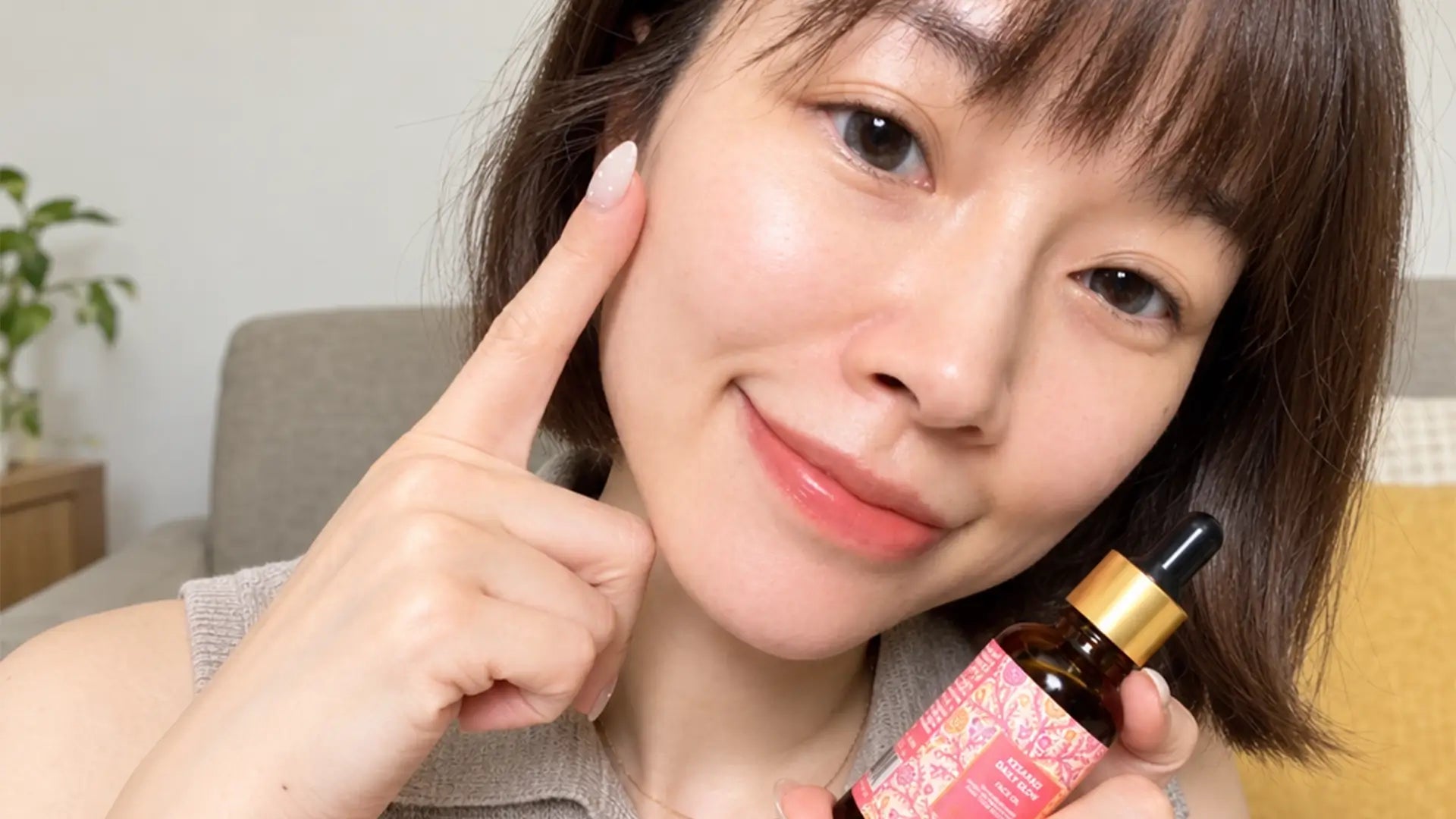 Golden Kesaradi drops beside the bottle